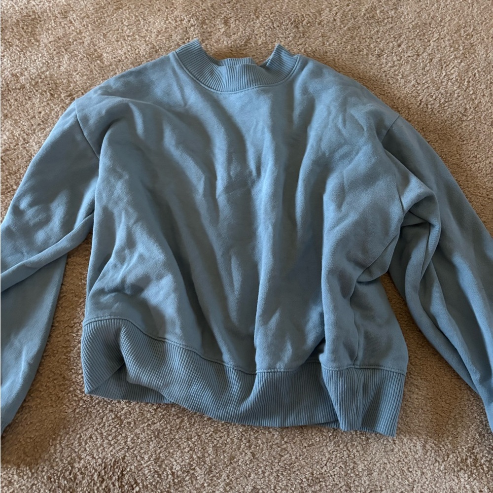 Blue cropped sweatshirt